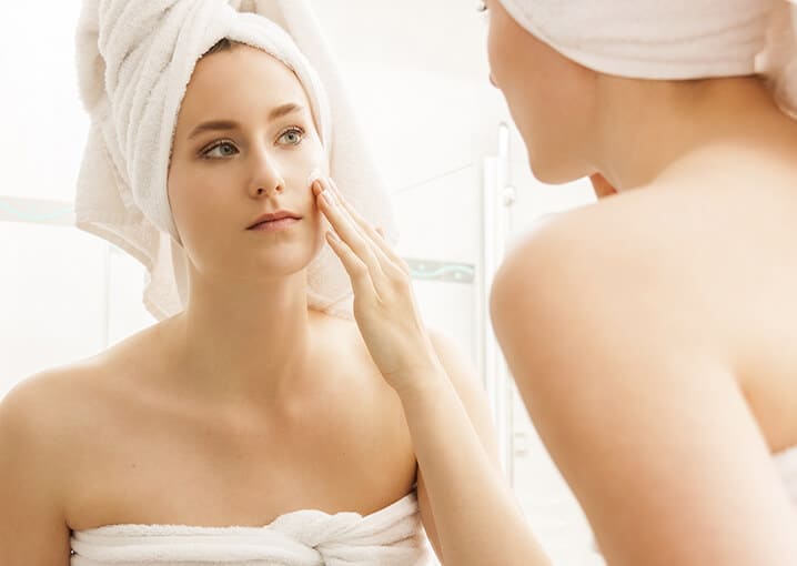 hyaluron-boost-konzentrat-gesichtspflege-schaebens-sofort-effekt-feuchtigkeitskick-hautglättung-duo-hyaluronsäure-panthenol-anwendung