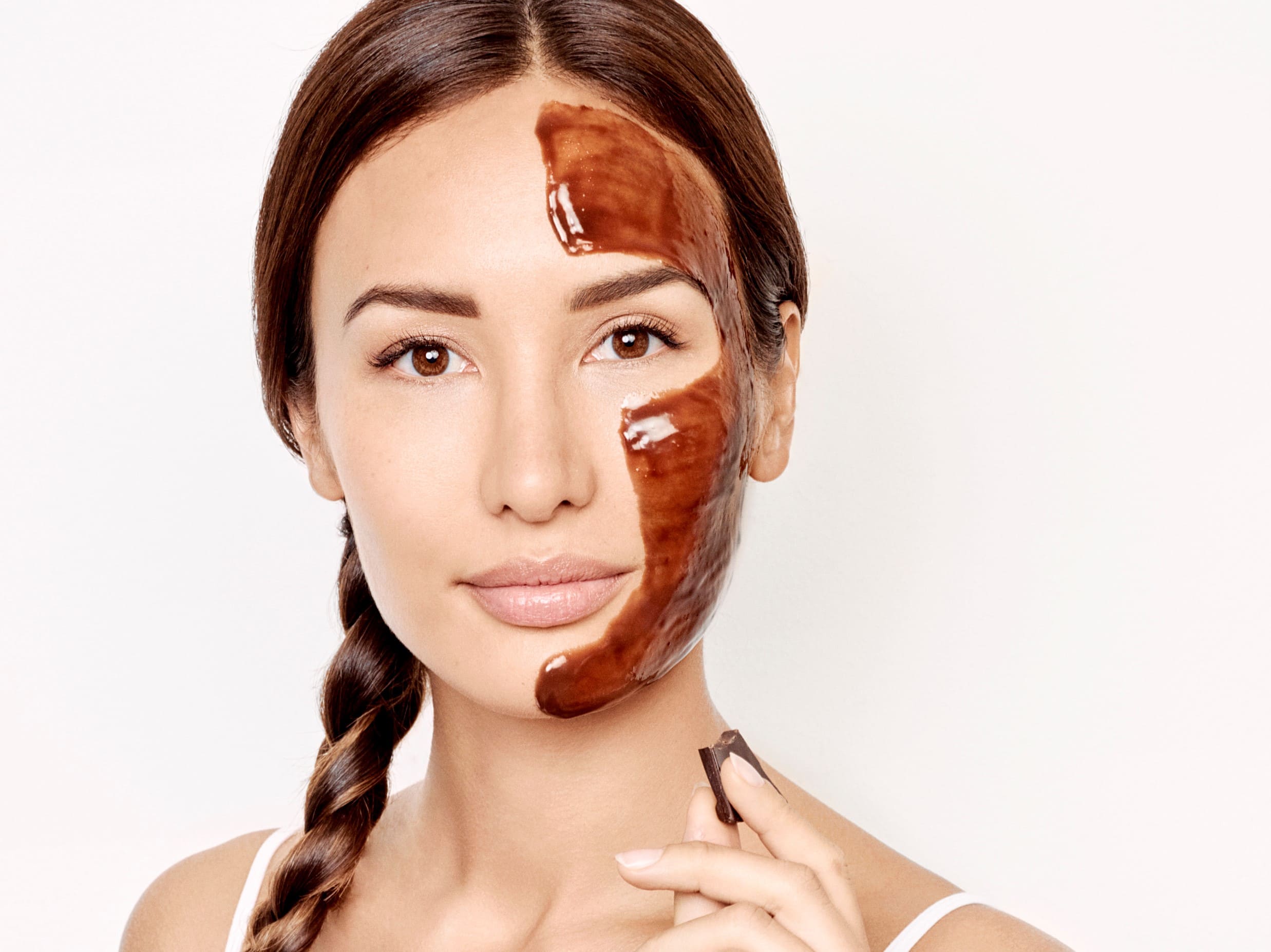 schoko-maske-gesichtspflege-gesichtsmaske-schokolade-vollmilchschokolade-lecker-hypoallergen-verwöhnend-wohltuend-kakao-kakaoduft-anwendung