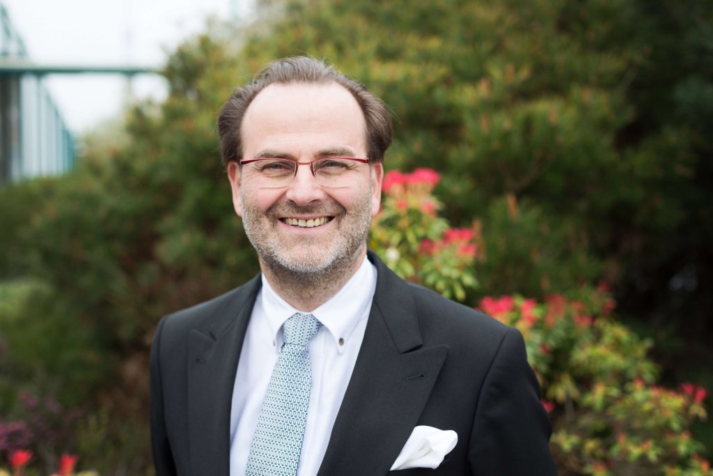 Geschäftsführer Heiko Hünemeyer wurde kürzlich vom Diplomatischen Magazin zur Erfolgsgeschichte von Schaebens interviewt. Das Diplomatische Magazin informiert nicht nur über das gesamte diplomatische und personelle Geschehen in der Bundeshauptstadt sondern auch über internationale Politik- und Wirtschaftsthemen. Zudem runden vielfältige Spezialthemen die redaktionelle Palette ab.