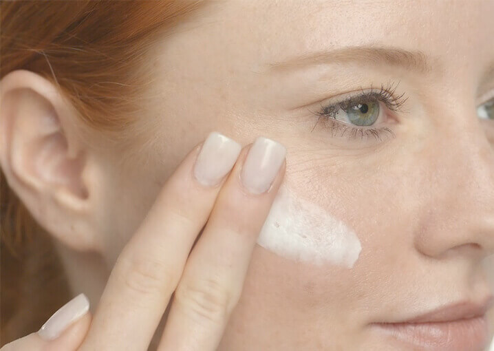 Schaebens-anti-spot-face-mask