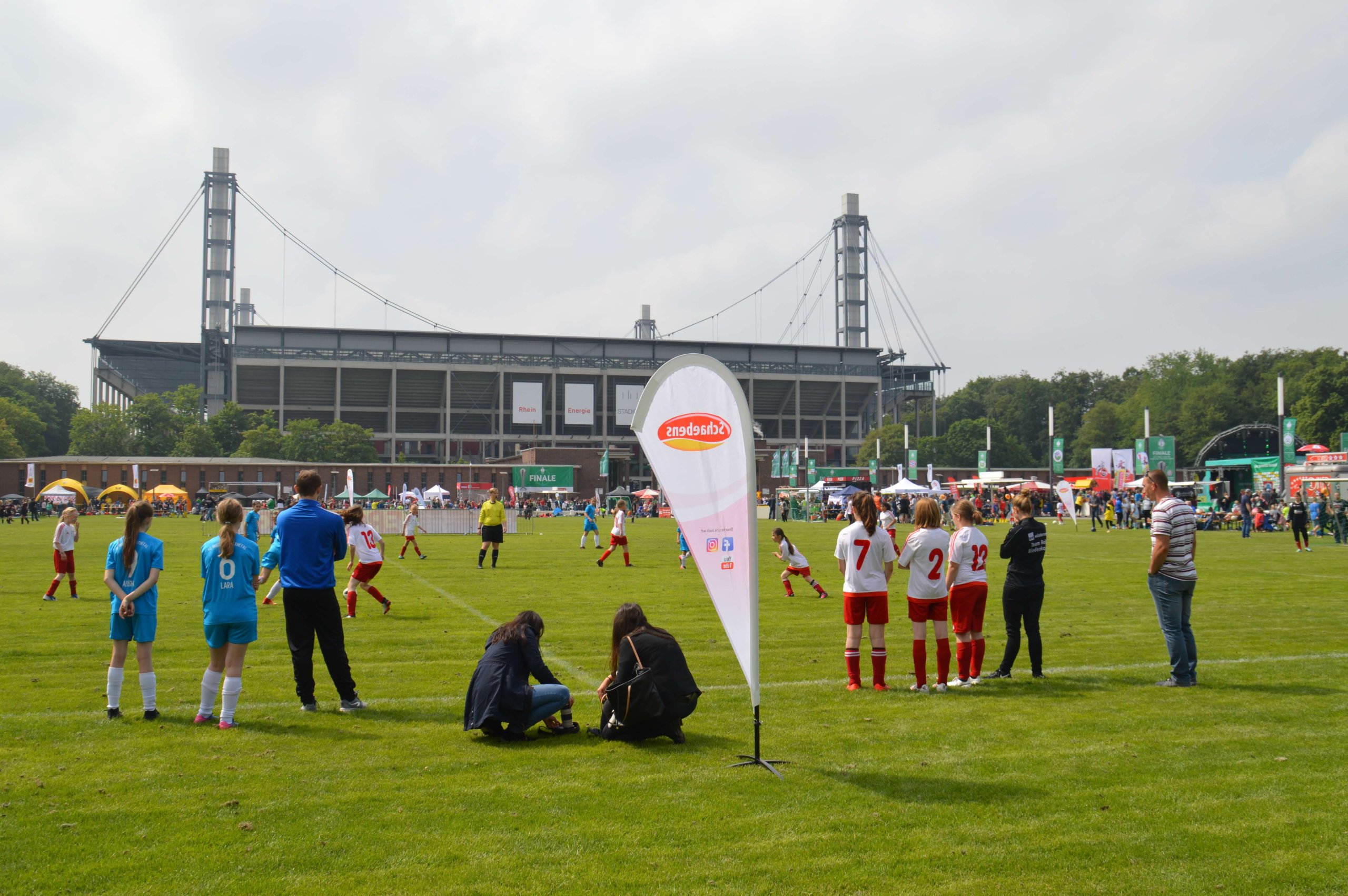 dfb pokalfinale frauen-rheinenergiestadion-dfb pokal-fc-schaebens-fanfest-vorwiesen-turnier