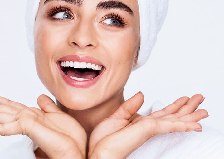 hyaluron-serum-gesichtspflege-schaebens-hyaluronsäure-sofort-effekt-feuchtigkeit-soforthilfe-sofia-favorit-matiamubysofia-anwendung-portrait