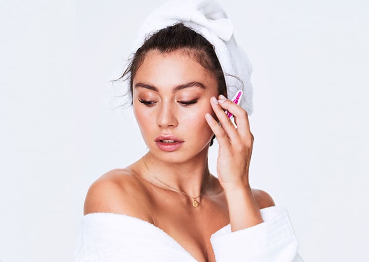 beauty-lift-serum-gesichtspflege-schaebens-camellia-japonica-blüte-tetrapeptid-falten-filter-spannkraft-hautglättung-hautelastizität-glättung-straffung-pflege-faltenreduktion-milena-favorit-milenalesecret-anwendung-kapsel