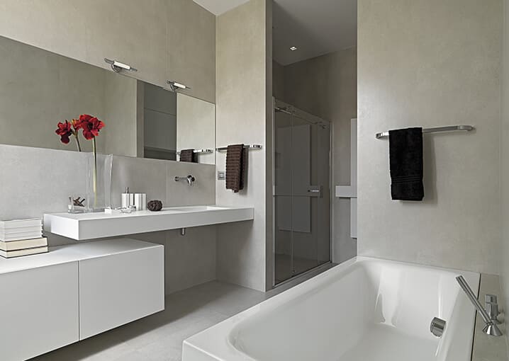 badezimmer-badewanne-bad-rot-beige-grau-gesichtspflege-pflege