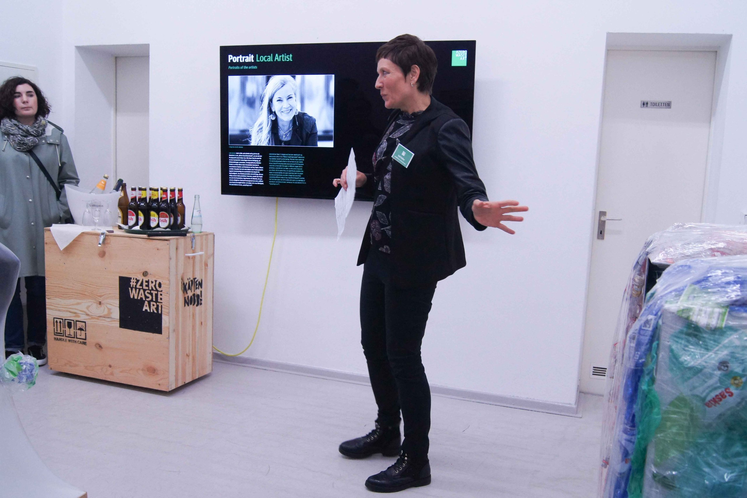 ZEROWASTEART_2 schaebens-zerowasteart-kunst-umwelt-partner-plastikmuell-interaktiv-kunstausstellung-vernissage