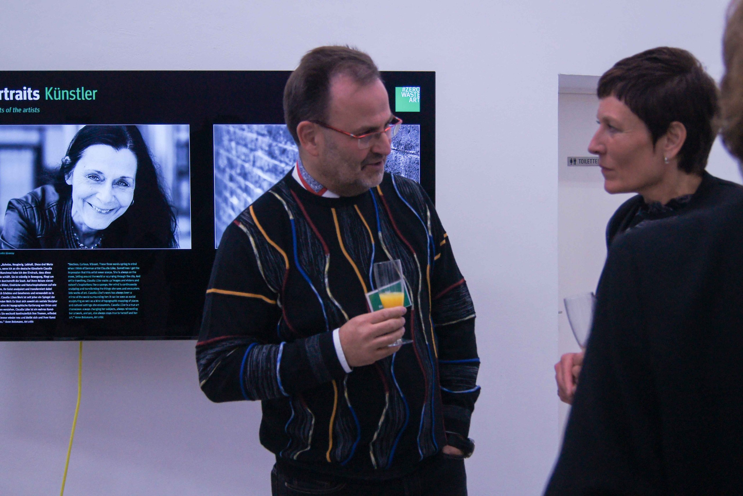 ZEROWASTEART_3 schaebens-zerowasteart-kunst-umwelt-partner-plastikmuell-interaktiv-kunstausstellung-vernissage