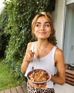 Schaebens-morgenroutine-mit-sofia-ausgewogenes-frühstück