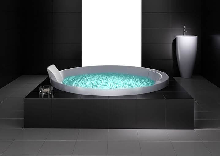 badezimmer-schwarz-badewanne-weiß-bad-pflege-schaebens