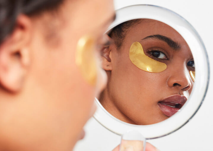 schaebens-anwendung-golden-glow-augenpads