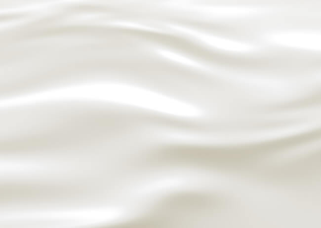 Weiße, cremige Textur der Gesichtsmaske in Nahaufnahme.