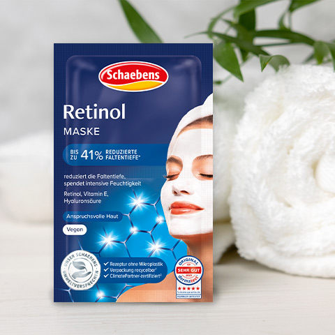 Retinol Maske von Schaebens vor weißen Handtüchern