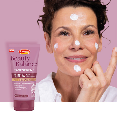 Links ist die Tagescreme in der Tube abgebildet. Auf der rechten ist das Model in der Anwendungssituation.